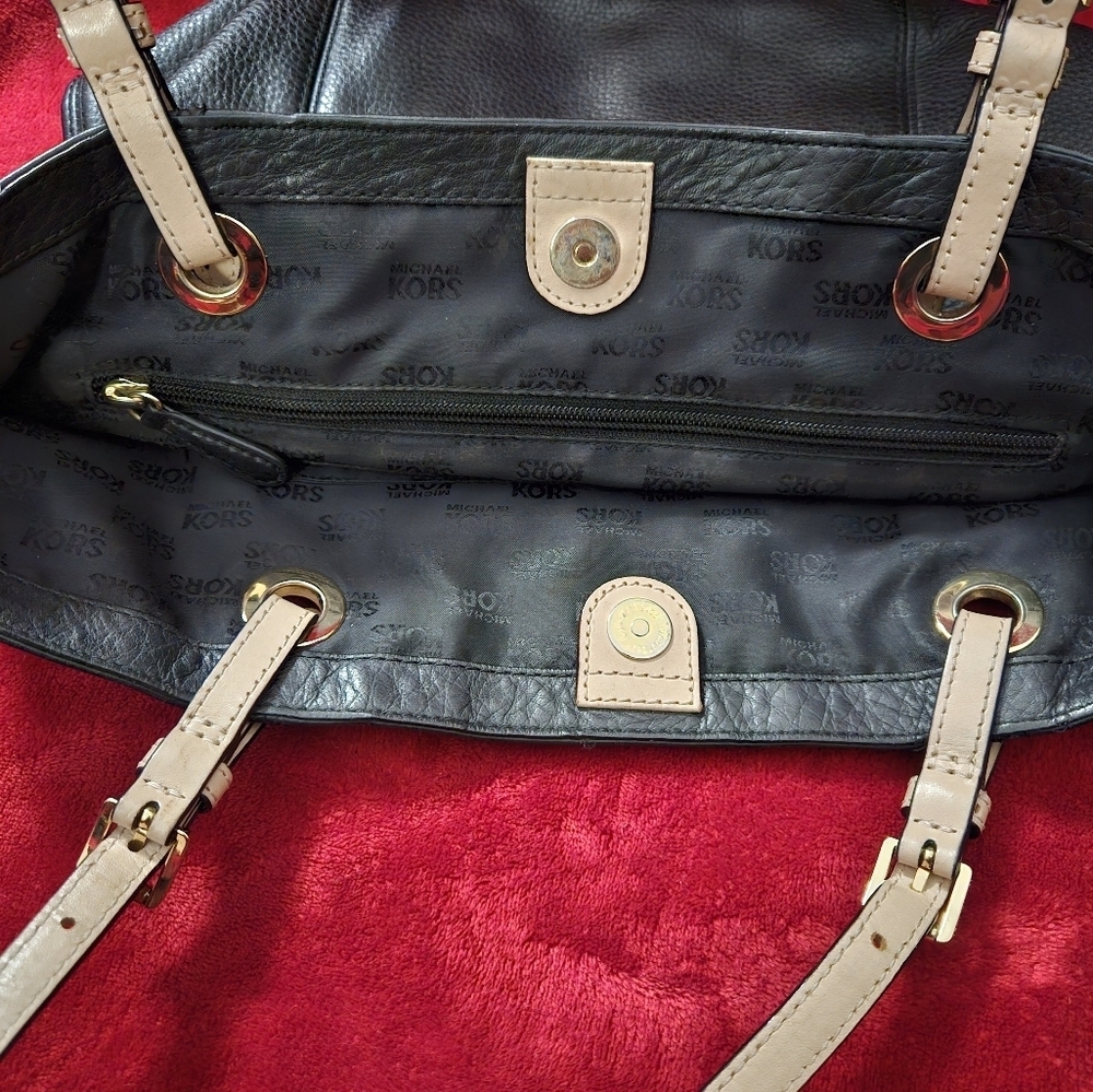 Michael Kors Jet Set Black Leather Tote - Picture 12 of 15